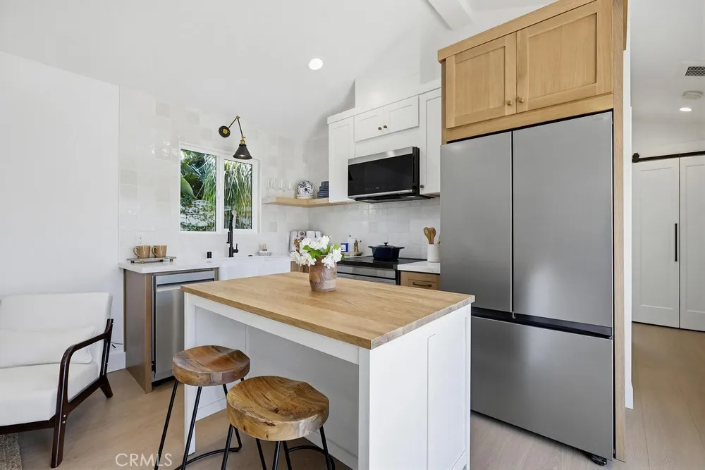 Kitchen Island w/storage for pots and pans