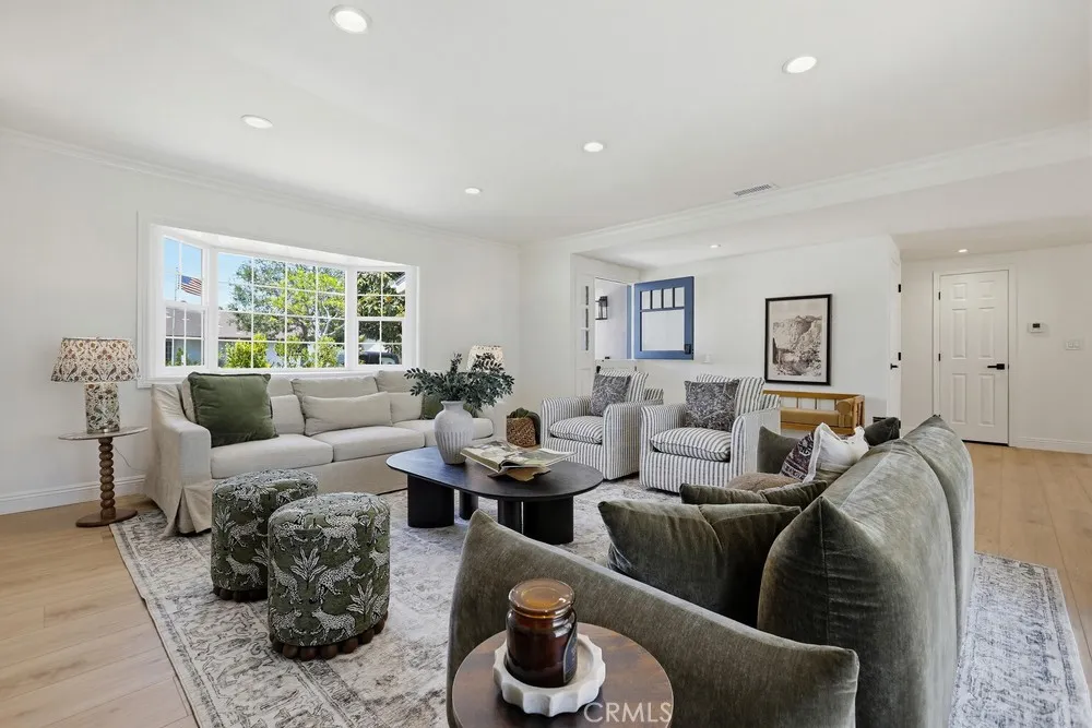 Great Room w/good light and bay window