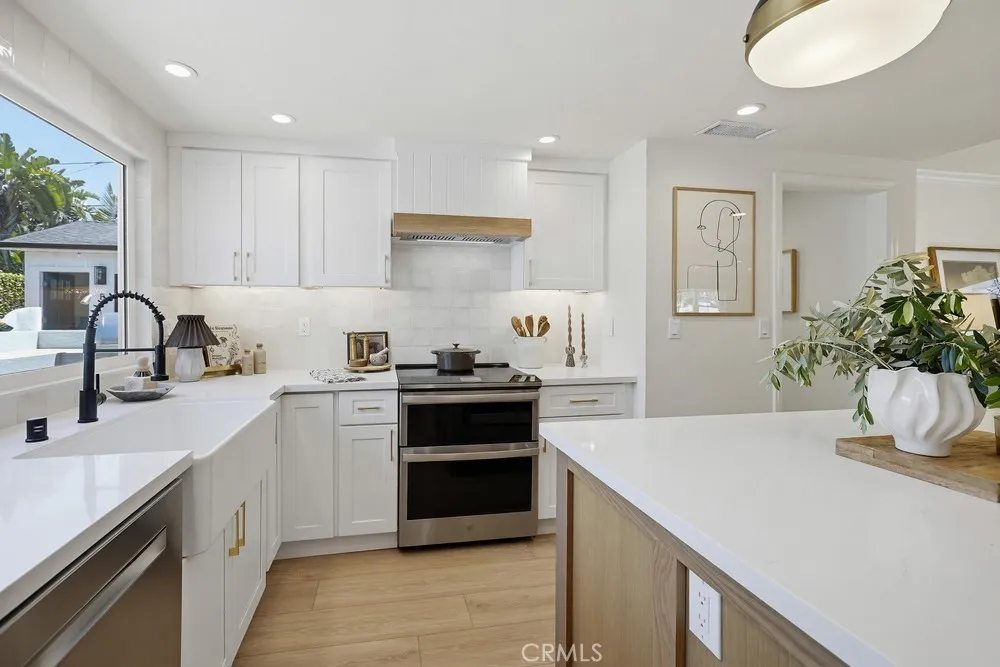 Kitchen w/stainless steel appliances