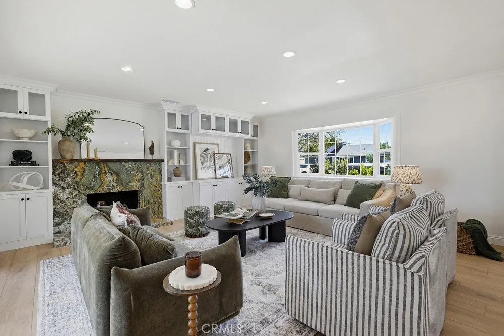 Great Room w/Fireplace and built-in cabinetry