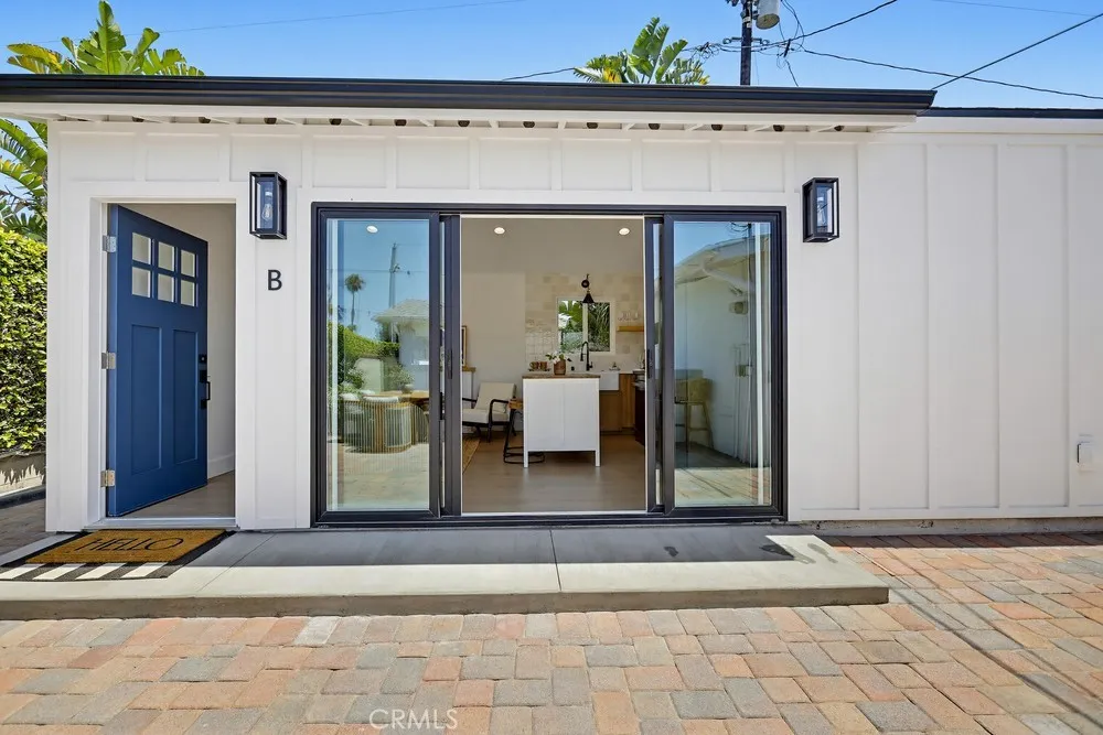 ADU w/large slider and front door