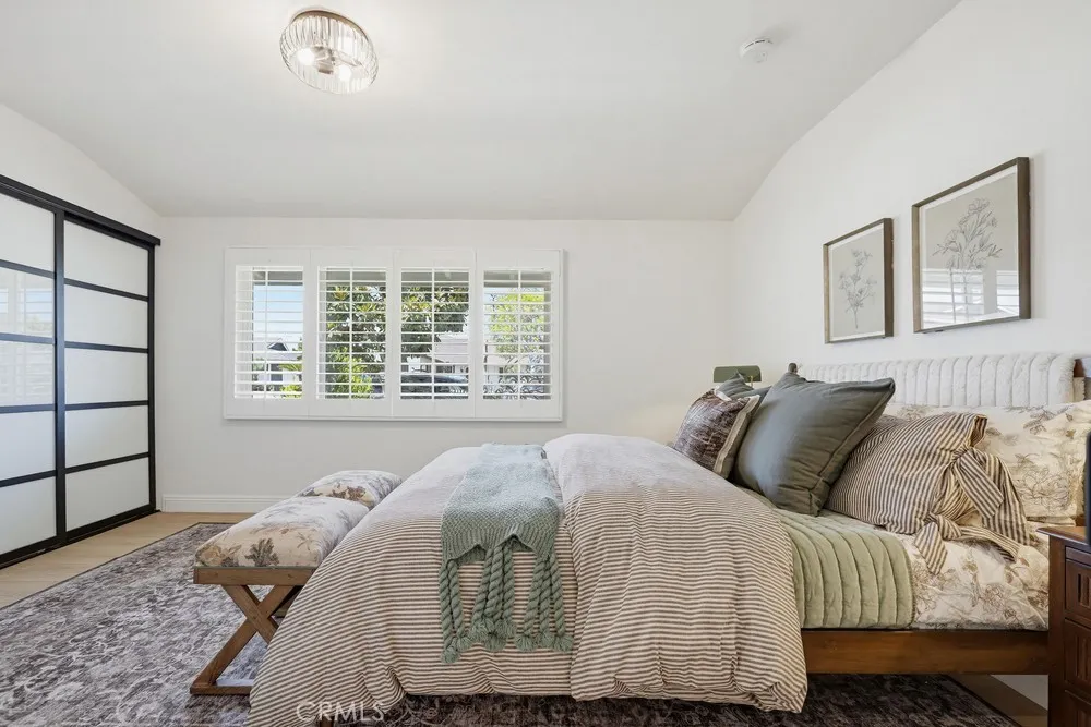 Primary Bedroom w/plantation shutters