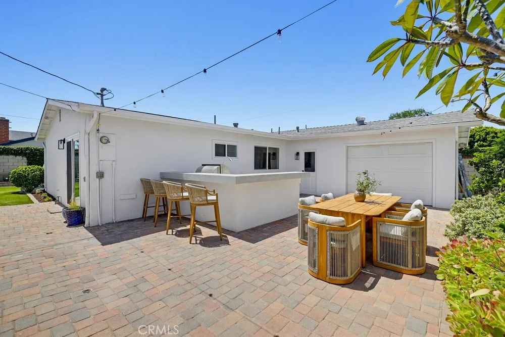 Large entertainment pavered patio