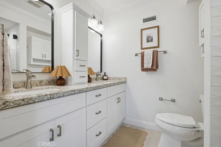 Primary Bath w/dual sinks