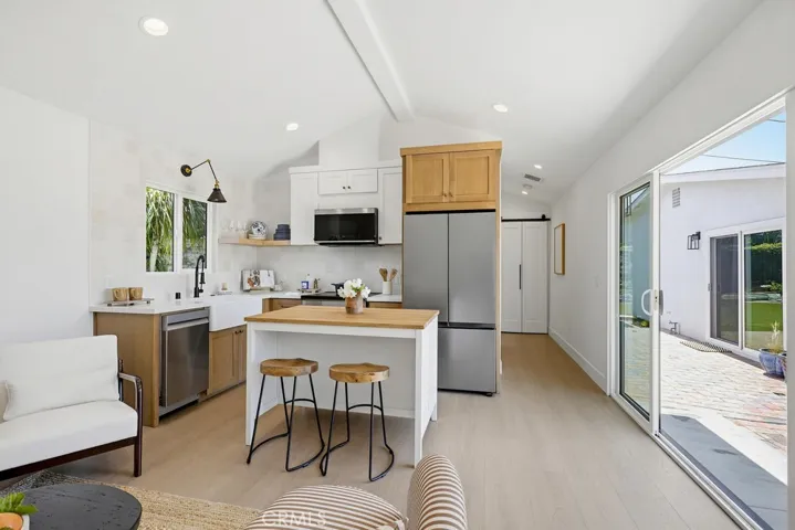 ADU w/stainless steel appliances excellent light