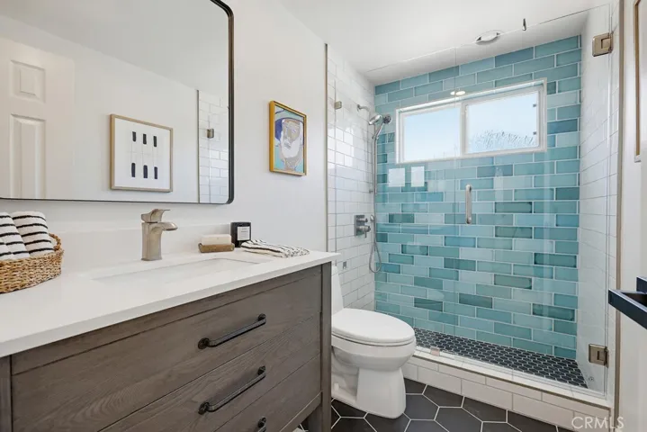 Bath #2 w/custom tile
