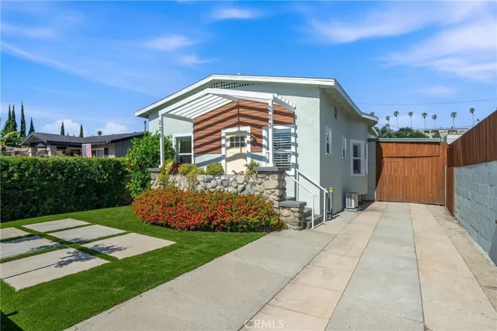 223 Chestnut Avenue, Los Angeles, California 90042