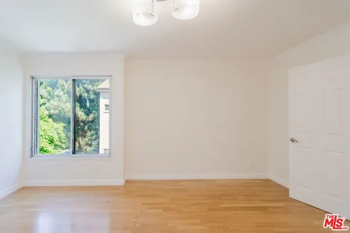 14980 Victory Boulevard 201, Van Nuys, California 91411