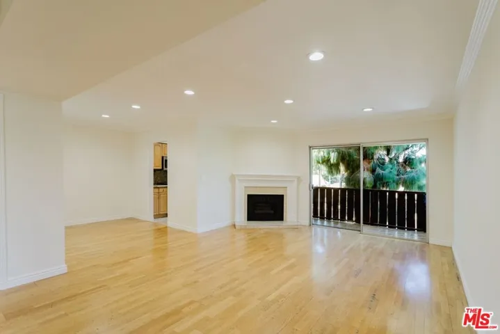14980 Victory Boulevard 201, Van Nuys, California 91411