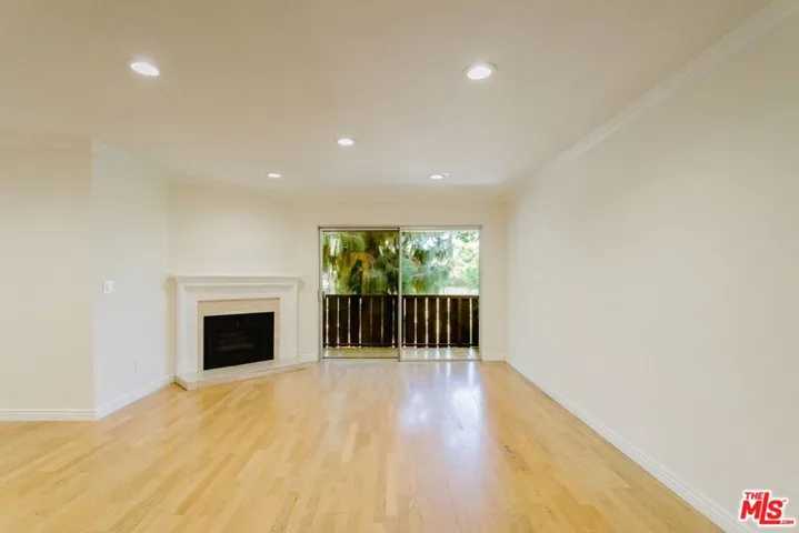 14980 Victory Boulevard 201, Van Nuys, California 91411