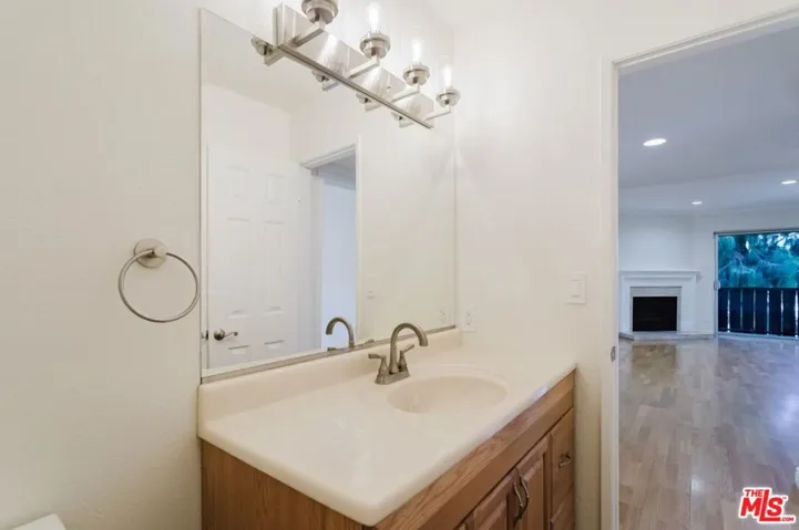14980 Victory Boulevard 201, Van Nuys, California 91411