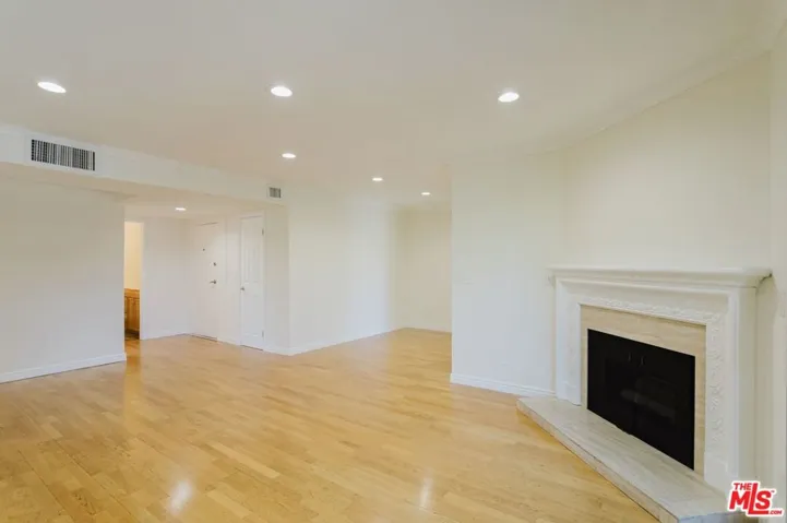 14980 Victory Boulevard 201, Van Nuys, California 91411