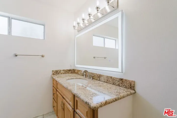 14980 Victory Boulevard 201, Van Nuys, California 91411