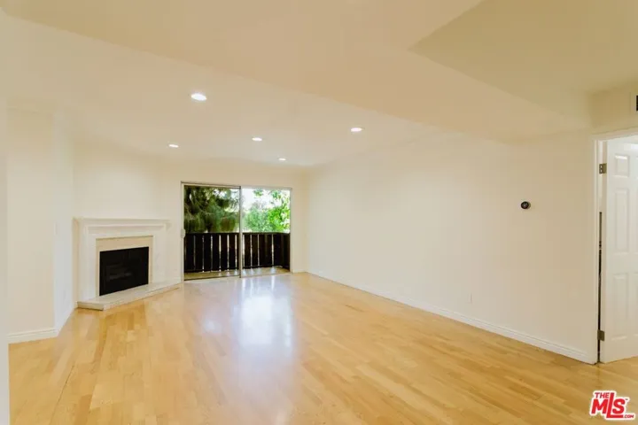 14980 Victory Boulevard 201, Van Nuys, California 91411