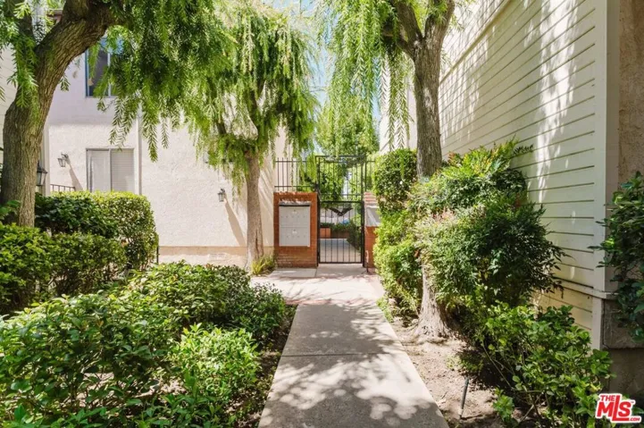 14980 Victory Boulevard 201, Van Nuys, California 91411