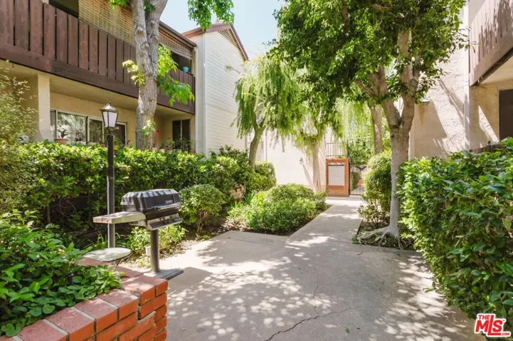 14980 Victory Boulevard 201, Van Nuys, California 91411