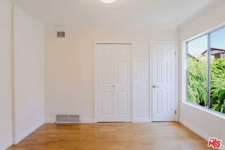 14980 Victory Boulevard 201, Van Nuys, California 91411