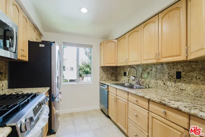 14980 Victory Boulevard 201, Van Nuys, California 91411