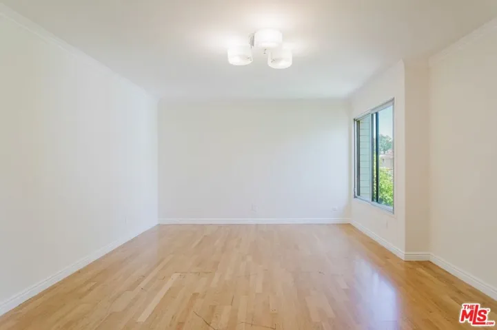 14980 Victory Boulevard 201, Van Nuys, California 91411