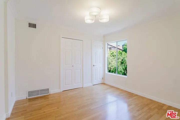 14980 Victory Boulevard 201, Van Nuys, California 91411