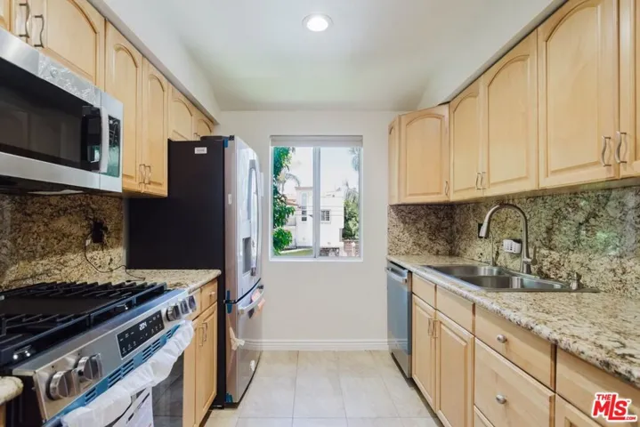 14980 Victory Boulevard 201, Van Nuys, California 91411
