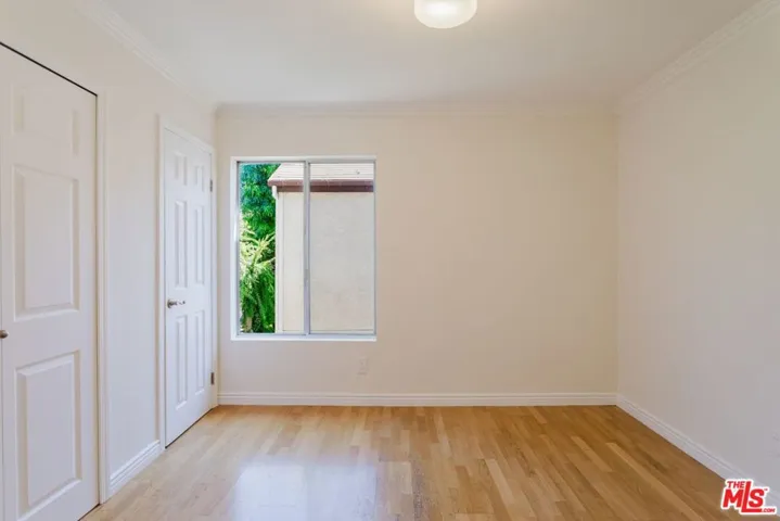 14980 Victory Boulevard 201, Van Nuys, California 91411