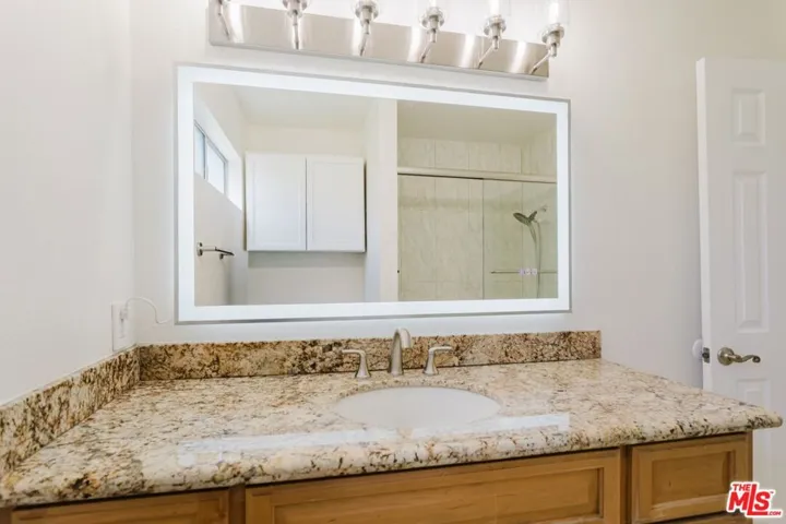 14980 Victory Boulevard 201, Van Nuys, California 91411