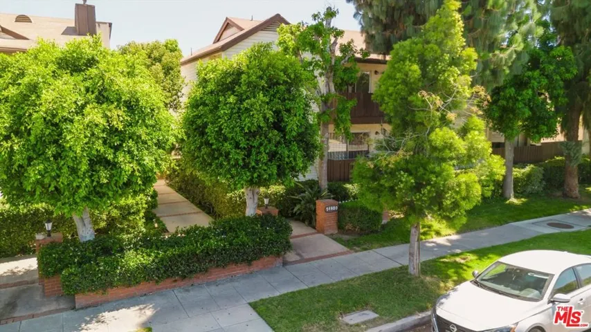 14980 Victory Boulevard 201, Van Nuys, California 91411