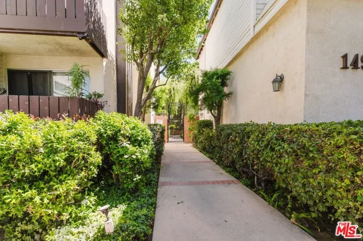 14980 Victory Boulevard 201, Van Nuys, California 91411