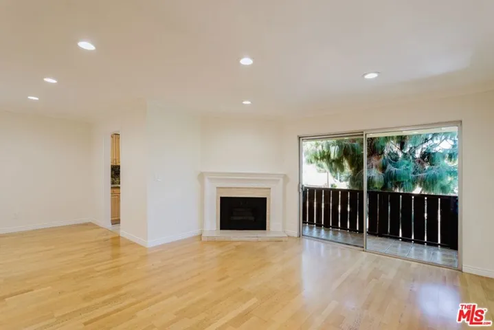 14980 Victory Boulevard 201, Van Nuys, California 91411