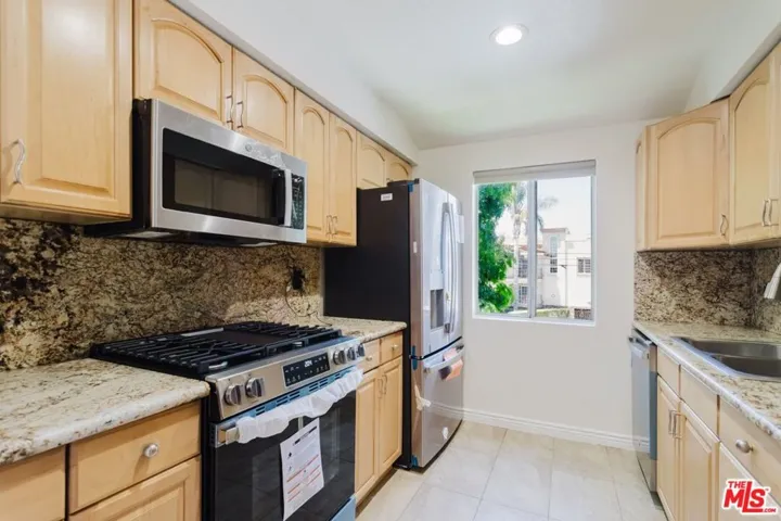 14980 Victory Boulevard 201, Van Nuys, California 91411