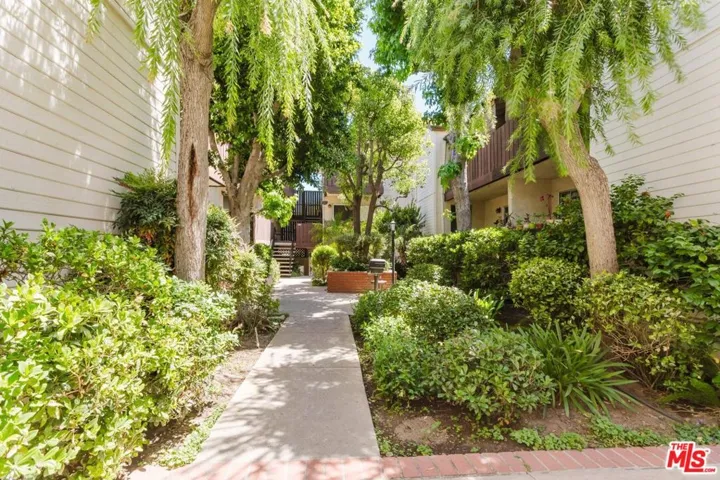 14980 Victory Boulevard 201, Van Nuys, California 91411