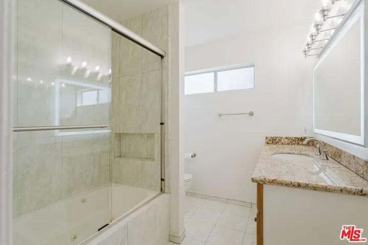 14980 Victory Boulevard 201, Van Nuys, California 91411