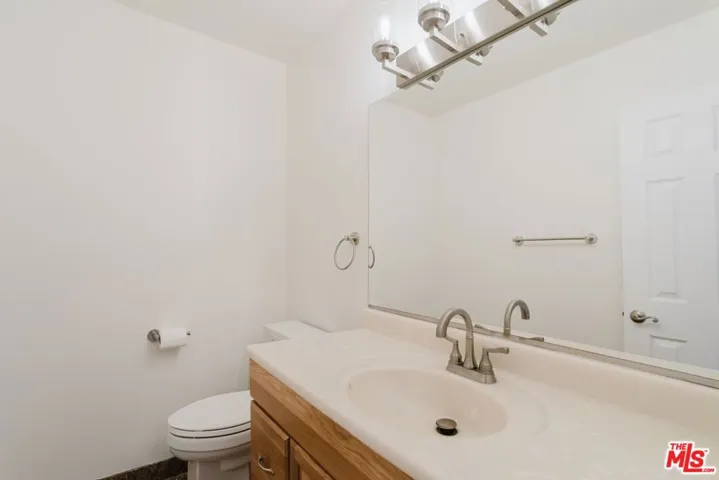 14980 Victory Boulevard 201, Van Nuys, California 91411