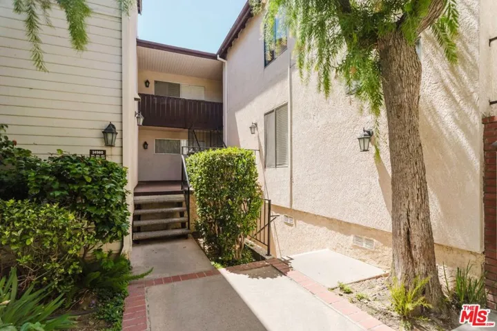 14980 Victory Boulevard 201, Van Nuys, California 91411