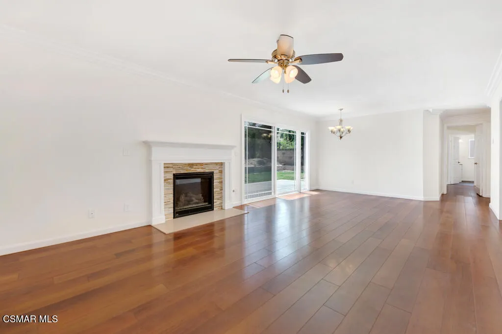 27987 Urbandale Ave-HsHProd-8