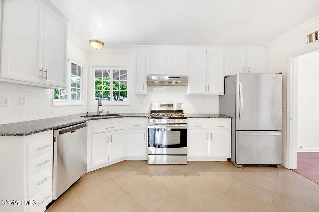 27987 Urbandale Ave-HsHProd-11
