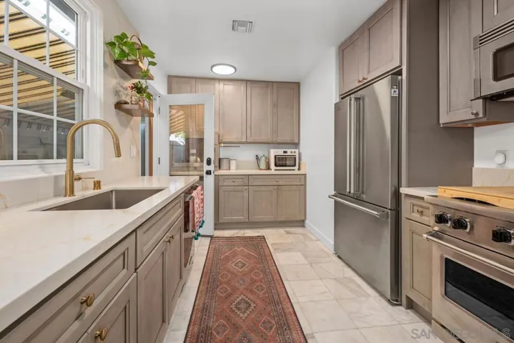800 3rd St, Coronado, California 92118