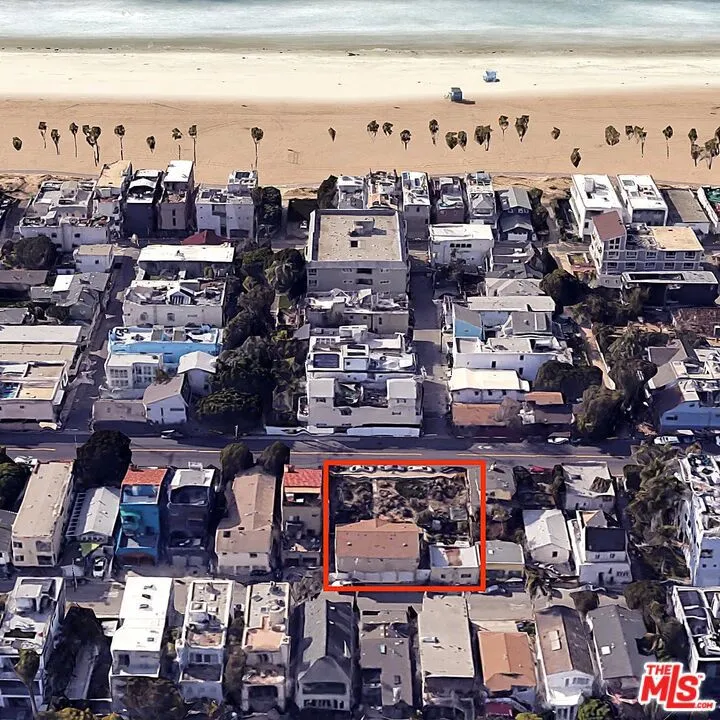 Beach and Canal Location