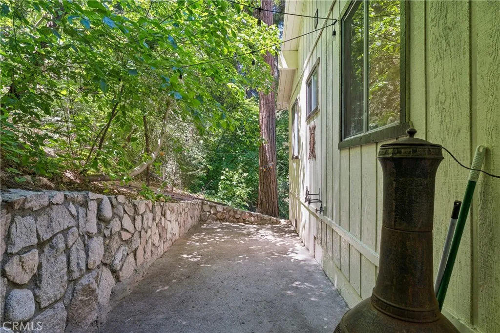 805 Knight Court, Lake Arrowhead, California 92352 — photo 4