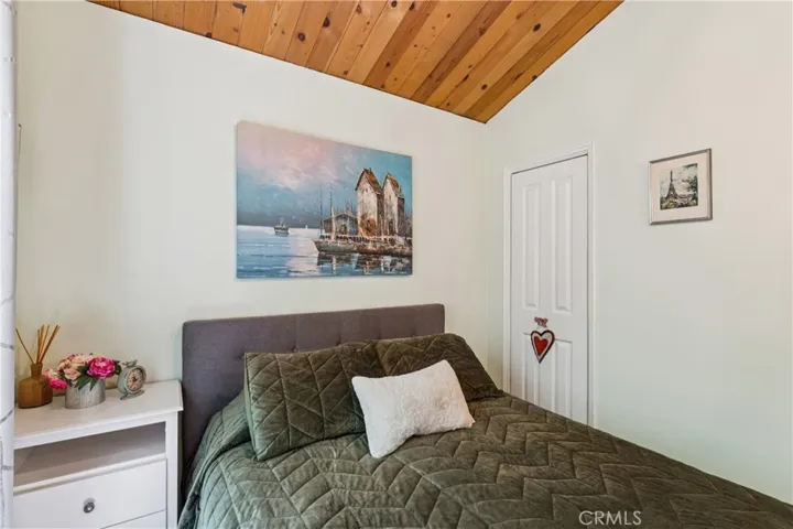 805 Knight Court, Lake Arrowhead, California 92352
