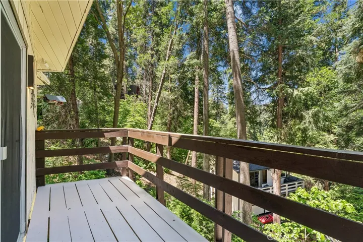 805 Knight Court, Lake Arrowhead, California 92352