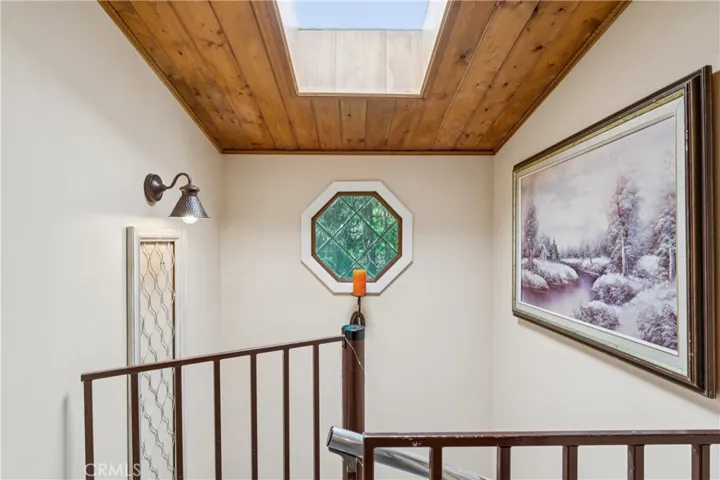 805 Knight Court, Lake Arrowhead, California 92352