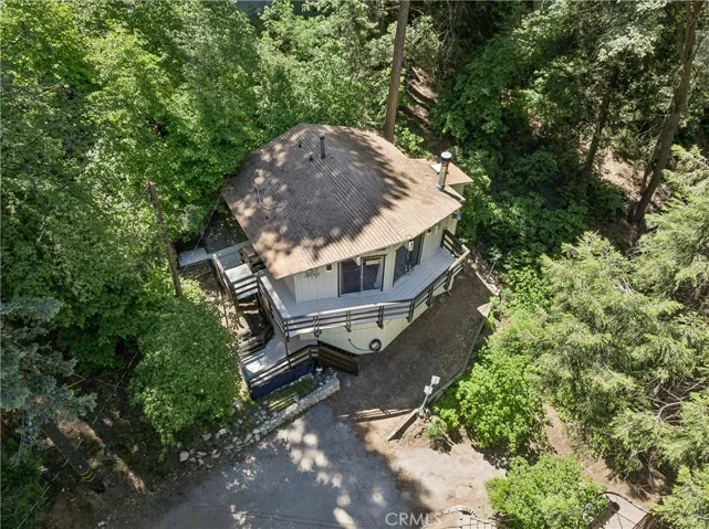 805 Knight Court, Lake Arrowhead, California 92352