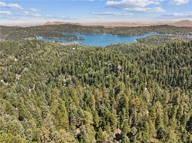 805 Knight Court, Lake Arrowhead, California 92352