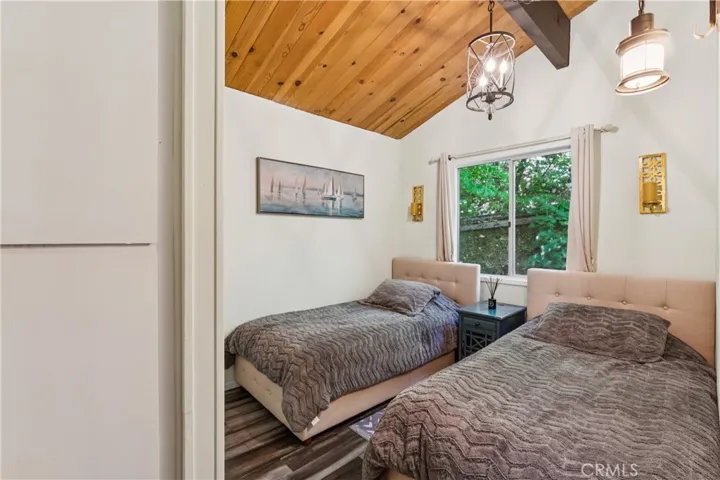 805 Knight Court, Lake Arrowhead, California 92352