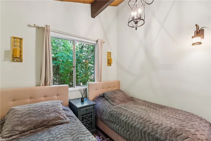 805 Knight Court, Lake Arrowhead, California 92352