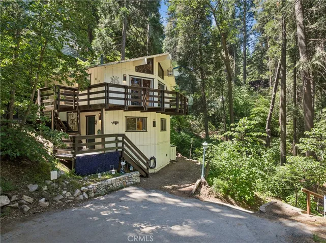 805 Knight Court, Lake Arrowhead, California 92352
