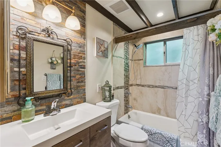 805 Knight Court, Lake Arrowhead, California 92352