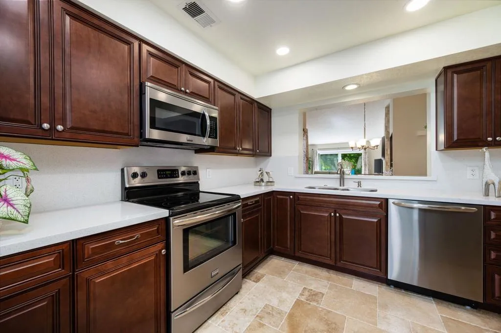 25-web-or-mls-LS_130Falls_Miller_0626_02